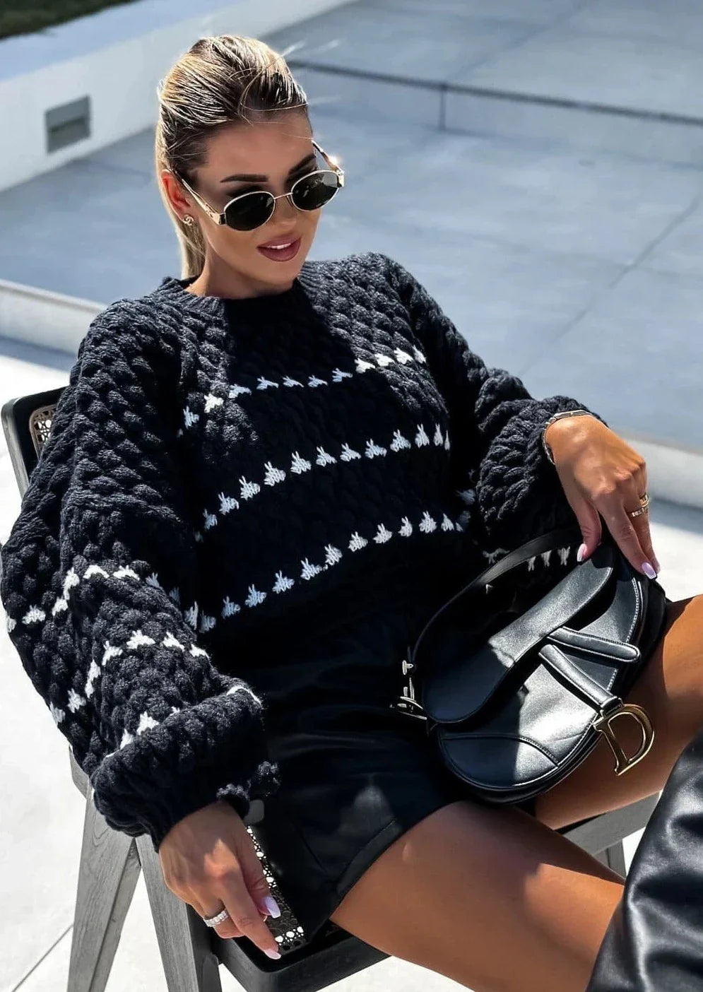 Mia | Klassischer Pullover in Schwarz