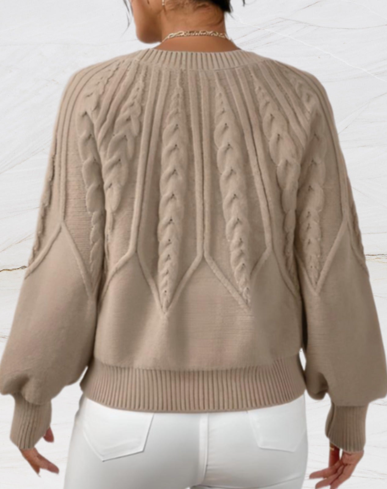 Emily - Eleganter Pullover mit Rundhalsausschnitt und Pfeil-Strickmuster in Beige