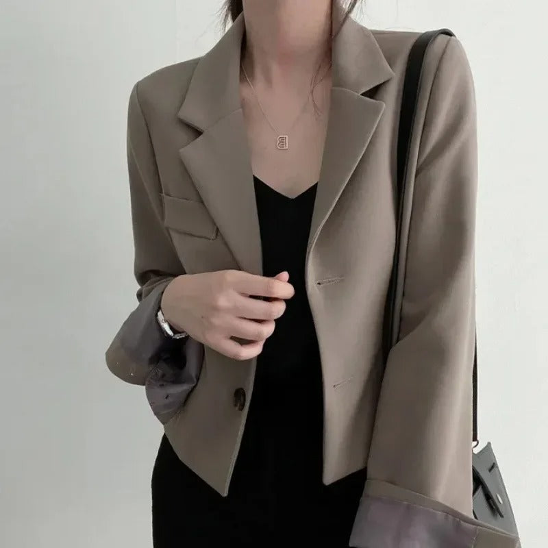 Acacia– Eleganter Kurzblazer für Damen