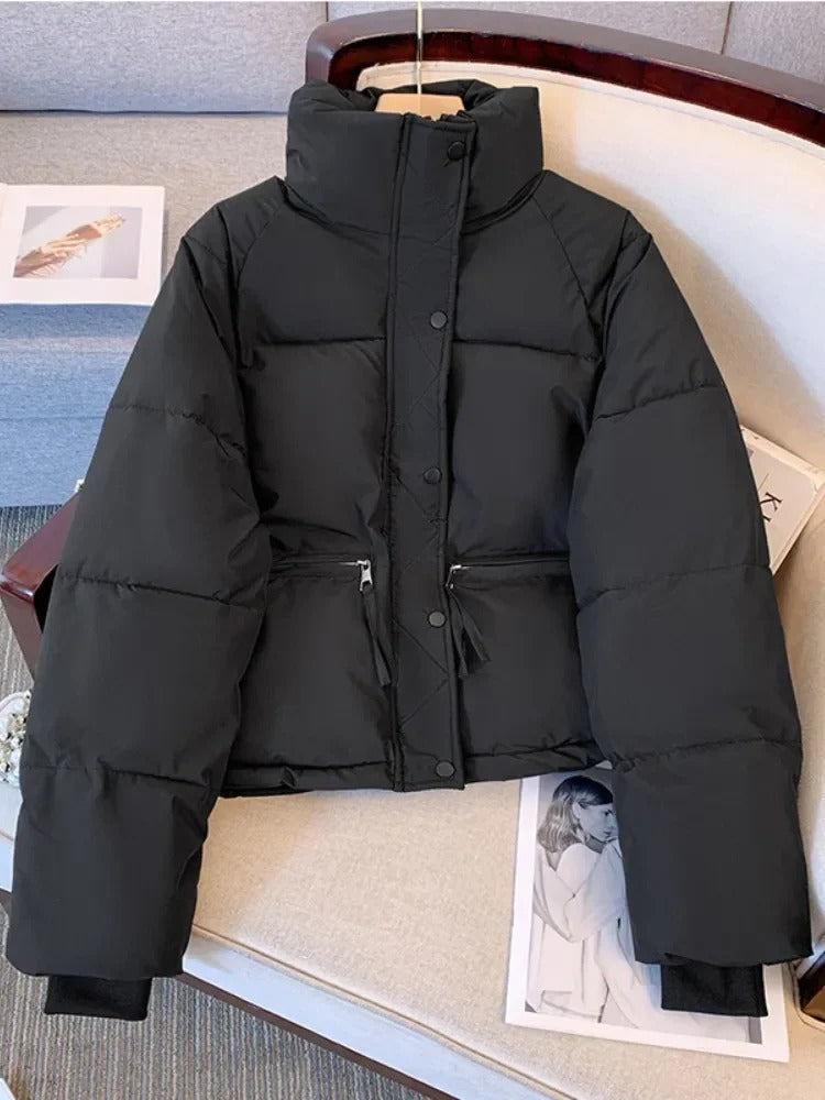 Mia – Kurze Pufferjacke mit Kapuze und verstellbarem Saum